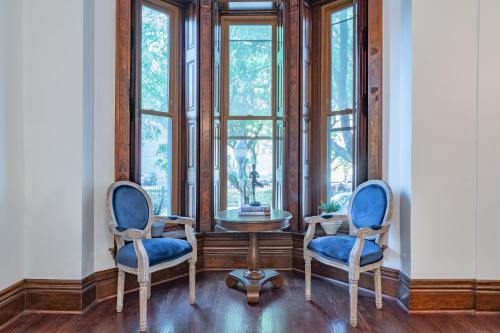 Luxurious classic Gold coast villa for 12 guests