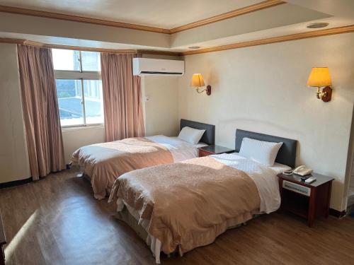2 twin beds
