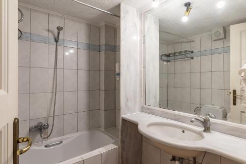 Family One Bedroom Garden View image 6