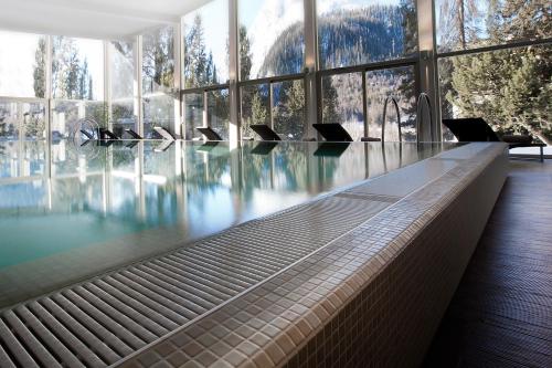 Suite with Panoramic Mountain View and Spa Access