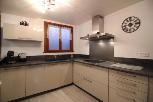 Kitchen, Ideal sejour Alsace ! proche Colmar et sur la route des Vins, Gite de la Liberte in Rouffach