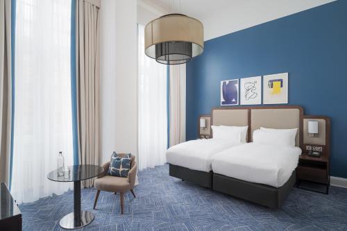332760166 voco Grand Central Glasgow by IHG