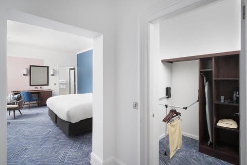 332760178 voco Grand Central Glasgow by IHG