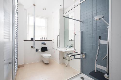 332760184 voco Grand Central Glasgow by IHG