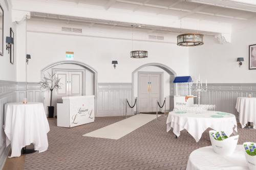 332760186 voco Grand Central Glasgow by IHG