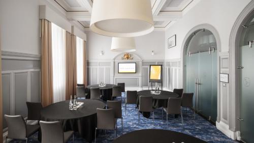 332760189 voco Grand Central Glasgow by IHG