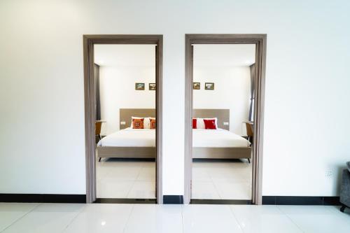 LH Residence 752 Room Type - Connecting Room with Private Balcony