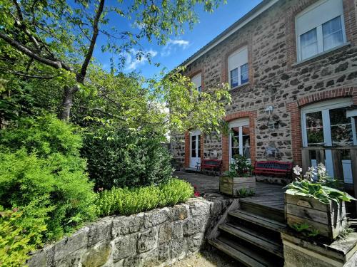 Gîte Saint-Romain-Lachalm, 6 pièces, 9 personnes - FR-1-582-309 gîte à louer Saint-Romain-Lachalm