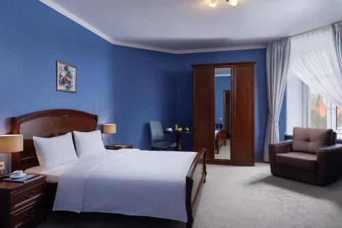 MIRROS Hotel Moscow Kremlin near Lenin sírja