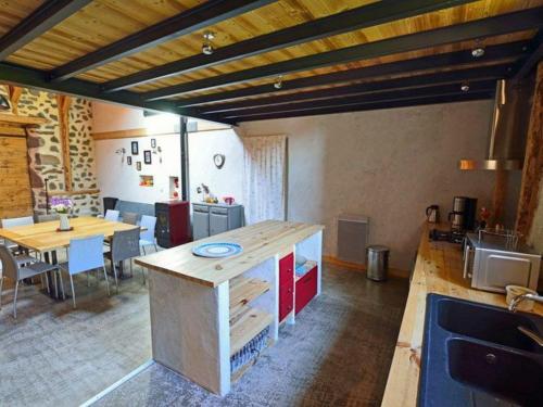 Gîte Solignac-sur-Loire, 5 pièces, 14 personnes - FR-1-582-123