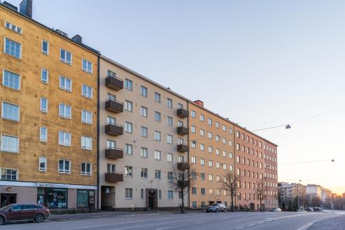 Kaksio Kulttuuritalon ja Linnanmaen vieressa