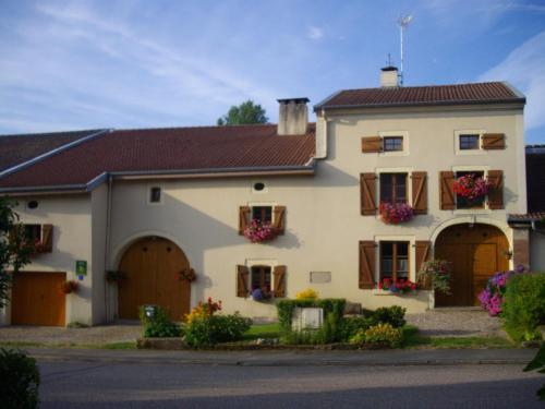 Villa Gruey-lès-Surance, 2 pièces, 2 personnes - FR-1-589-83 gîte à louer La Haye