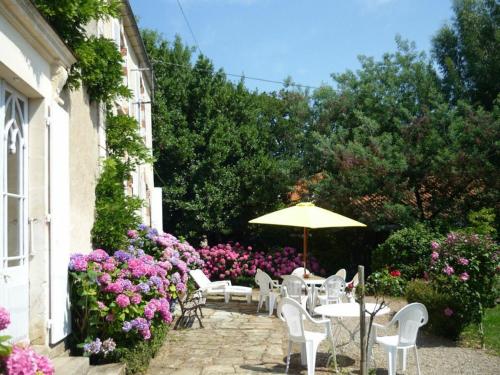 Gîte Le Champ-Saint-Père, 4 pièces, 8 personnes - FR-1-426-239 - Location saisonnière - Le Champ-Saint-Père