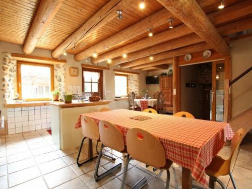 Gîte Retournac 5 pièces 10 personnes - FR-1-582-205 - image 9