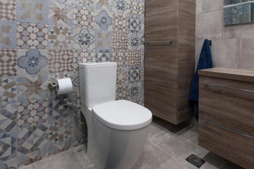 Lovely 2 bedroom apt in Metaxourgio Center, Atény (fotografie 7)