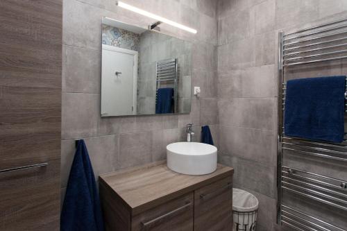 Lovely 2 bedroom apt in Metaxourgio Center, Atény (fotografie 9)