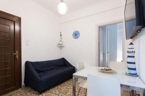 Lovely 2 bedroom apt in Metaxourgio Center