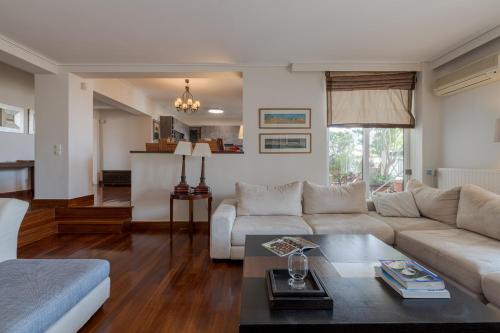 A Deluxe 3Bdr Apartment in Glyfada with Sea View