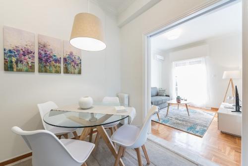 Renovated apt for 6 close to Metro