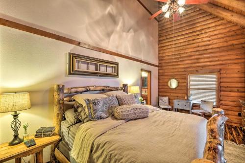 Private Eureka Springs Cabin with Beaver Lake Views! - image 14