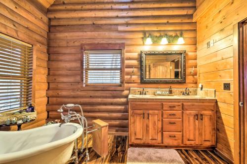 Private Eureka Springs Cabin with Beaver Lake Views! - image 11