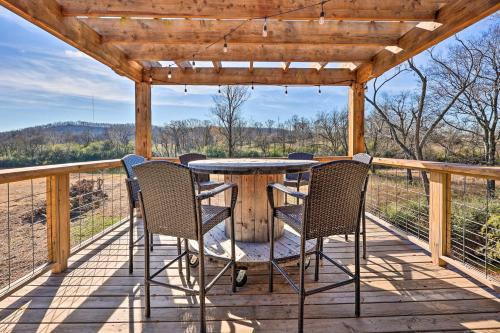 . River Time Cabin with Games and Outdoor Oasis!