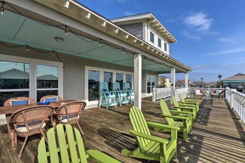 Bolivar Peninsula Home Views and Easy Beach Access! in Bolivar Peninsula, USA