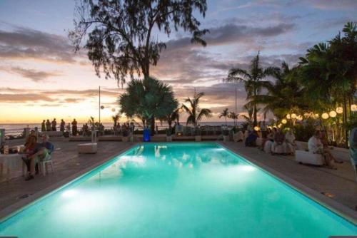 Stylish Apartment 3 Min from Beach away! Paradise