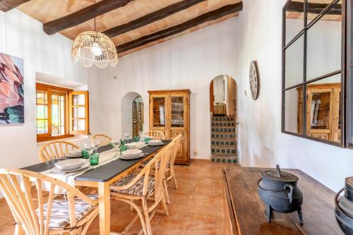 New! Villa Costa - Tap to explore photos