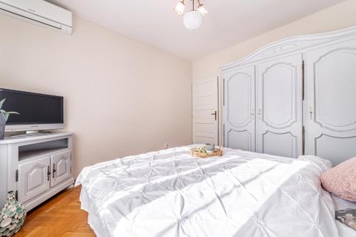 ARI Central Apartment