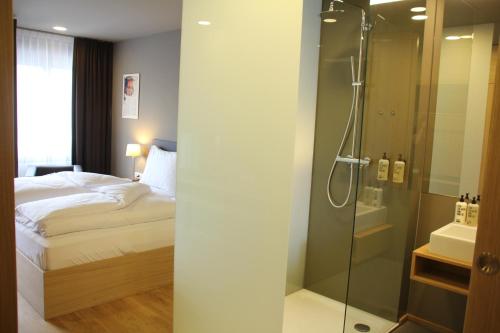 2 twin beds