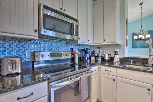 Lovely Resort Condo Near Disney, Golf and Dining! in Kissimmee, USA