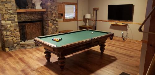 Smoky Bear Lodge with Guest House, Hot Tub, 685 FREE tickets each paid day!!! detail