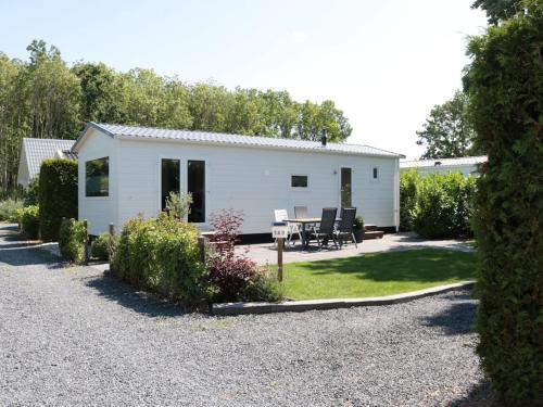 Tidy chalet with a microwave, near the Wadden Sea in Tzummarum