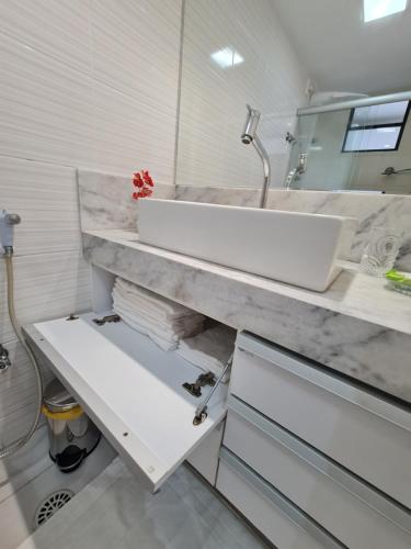 Apto novo, otima localizacao.