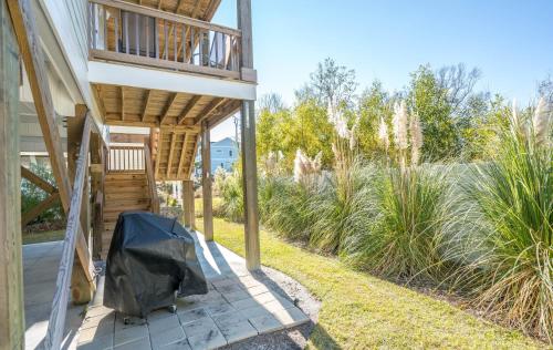 Pet Friendly with Partial Ocean View & Reverse Floor Plan