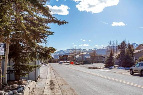 Lakeview A-303 - Dillon - image 12