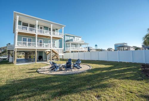 Enjoy The Coastal Breeze In This Pet Friendly Home