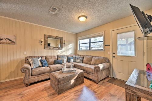 Hidden Oaks Broken Bow Vacation Rental, Pets OK! in Broken Bow, USA