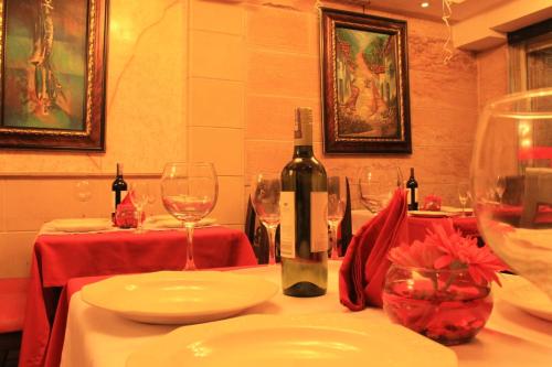 Hotel Restaurante El Madroño Chia – Bogota, WV