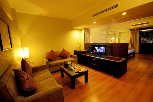 room detail thumbnail 1