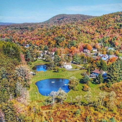 Cider House 3 - Farm Road Estate -3mi to Mt Snow