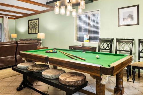Fully Renovated 3-Bedroom Home, Walk to Ober Mountain & Just Minutes from Gatlinburg in Gatlinburg, USA