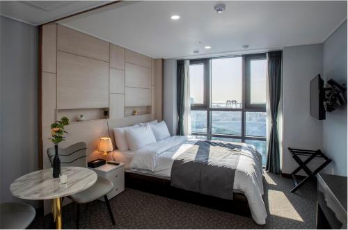 Griffinbay Hotel Room Type - Deluxe Double Room with Sea View