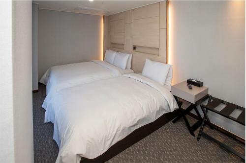 Griffinbay Hotel Room Type - Deluxe Twin Room Griffinbay Hotel Room Type - Deluxe Twin Room