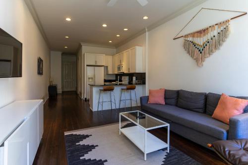One-Bedroom Apartment image 2