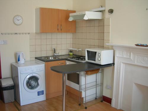 Kensington and Chelsea Apartment - image 8
