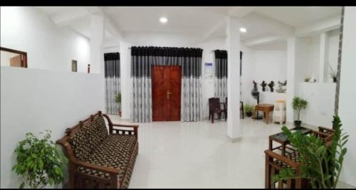 Flower Top Ella - Bandarawela