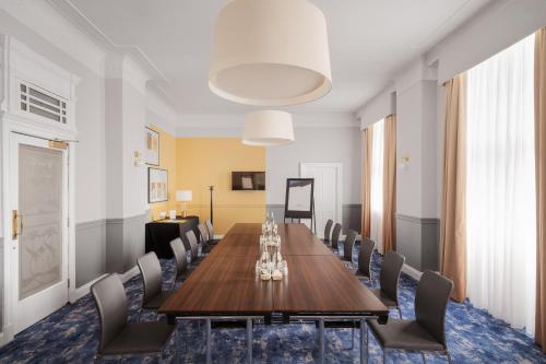 332889369 voco Grand Central Glasgow by IHG