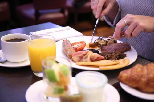 332889380 voco Grand Central Glasgow by IHG